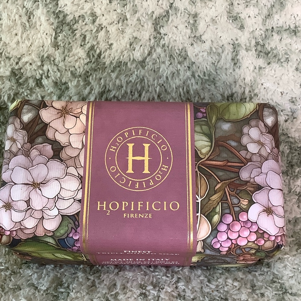 Hopificio Firenze Hydrangea Triple-Milled Soap Made in Italy NWT two bars 2x7oz - Picture 2 of 16